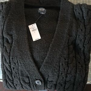 Gap black sweater with tag still attached. Sz lg
